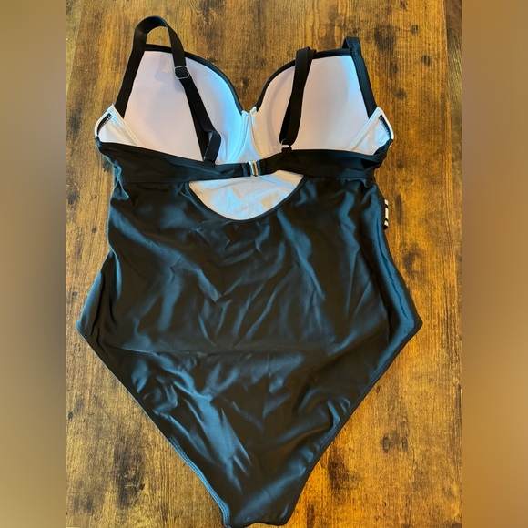 2X Retro Colour Block One Piece Swimsuit w/ built-in belt & underwire support - Picture 2 of 5